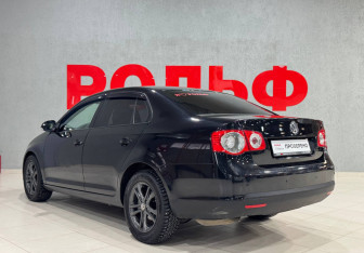 Подержанный автомобиль Volkswagen Jetta Sedan 2008 года (7 фото)