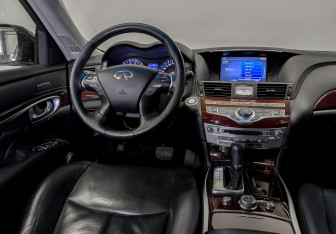 Подержанный автомобиль Infiniti M Sedan 2013 года (26 фото)