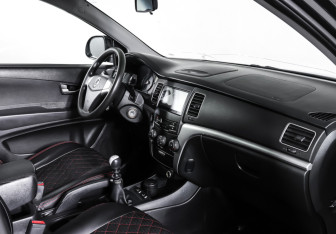Подержанный автомобиль SsangYong Actyon 2011 года (11 фото)