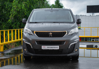 Подержанный автомобиль Peugeot Traveller 2022 года (2 фото)