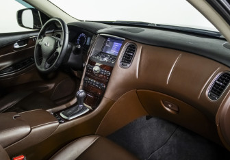 Подержанный автомобиль Infiniti QX50 2016 года (9 фото)