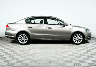 Подержанный автомобиль Volkswagen Passat Sedan 2012 года (4 фото)