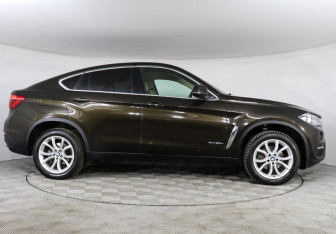 Подержанный автомобиль BMW X6 2015 года (6 фото)