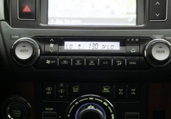 Подержанный автомобиль Toyota Land Cruiser Prado 2016 года (20 фото)