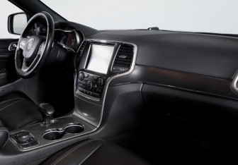Подержанный автомобиль Jeep Grand Cherokee 2015 года (9 фото)