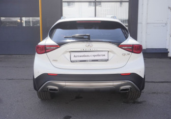 Подержанный автомобиль Infiniti QX30 2017 года (6 фото)
