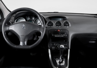 Подержанный автомобиль Peugeot 308 Hatchback 2012 года (12 фото)