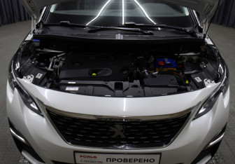 Подержанный автомобиль Peugeot 3008 2018 года (9 фото)