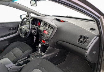 Подержанный автомобиль Kia Ceed Hatchback 2017 года (11 фото)