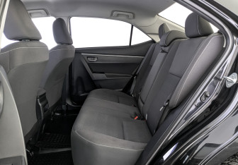 Подержанный автомобиль Toyota Corolla Sedan 2018 года (18 фото)