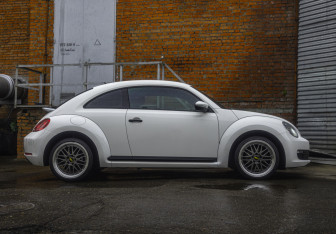 Подержанный автомобиль Volkswagen Beetle Hatchback 2013 года (16 фото)