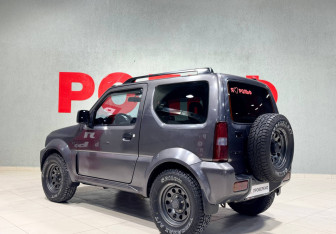 Подержанный автомобиль Suzuki Jimny 2011 года (5 фото)