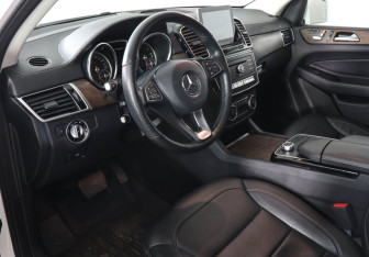 Подержанный автомобиль Mercedes-Benz GLE 2016 года (9 фото)