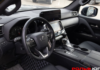 Подержанный автомобиль Lexus LX 2024 года (13 фото)