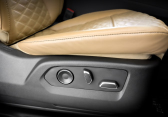 Подержанный автомобиль Cadillac Escalade Suv 2021 года (27 фото)