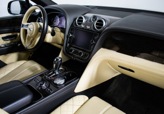 Подержанный автомобиль Bentley Bentayga 2016 года (12 фото)