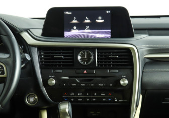 Подержанный автомобиль Lexus RX 2022 года (16 фото)