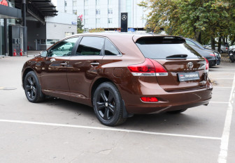 Подержанный автомобиль Toyota Venza 2014 года (7 фото)