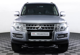 Подержанный автомобиль Mitsubishi Pajero 2015 года (2 фото)