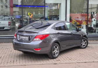 Подержанный автомобиль Hyundai Solaris Sedan 2013 года (8 фото)