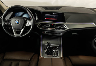 Подержанный автомобиль BMW X5 2019 года (12 фото)