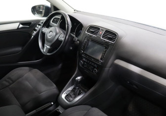 Подержанный автомобиль Volkswagen Golf Hatchback 2012 года (10 фото)
