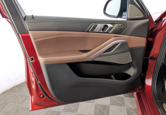 Подержанный автомобиль BMW X6 2021 года (19 фото)