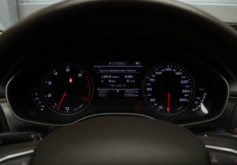 Подержанный автомобиль Audi A6 Sedan 2012 года (13 фото)