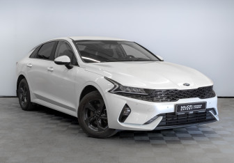Подержанный автомобиль Kia K5 2021 года (3 фото)