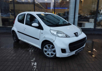 Подержанный автомобиль Peugeot 107 2011 года (3 фото)
