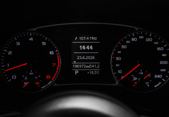 Подержанный автомобиль Audi A1 2012 года (10 фото)