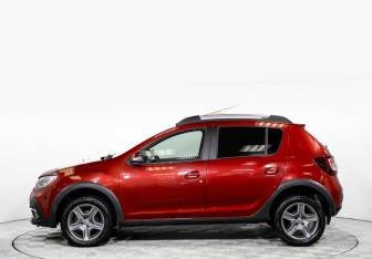 Подержанный автомобиль Renault Sandero 2020 года (6 фото)