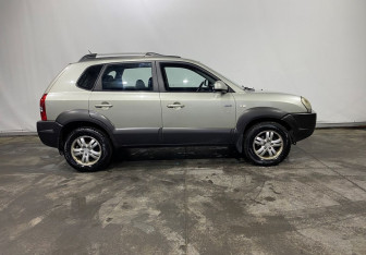 Подержанный автомобиль Hyundai Tucson 2006 года (7 фото)