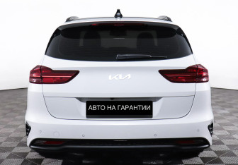 Подержанный автомобиль Kia Ceed Wagon 2022 года (6 фото)