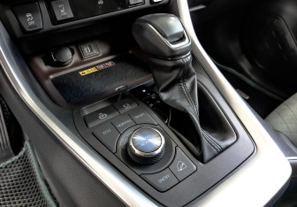Подержанный автомобиль Toyota RAV4 2023 года (29 фото)