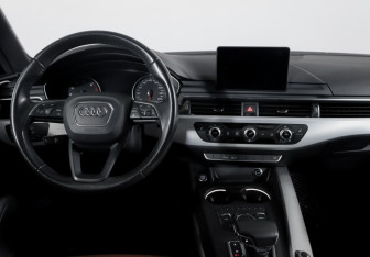Подержанный автомобиль Audi A4 Sedan 2017 года (12 фото)