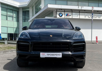 Подержанный автомобиль Porsche Cayenne 2021 года (2 фото)