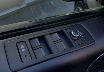 Подержанный автомобиль Land Rover Discovery 2019 года (15 фото)