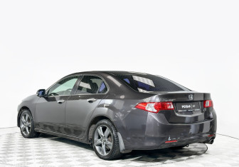 Подержанный автомобиль Honda Accord Sedan 2008 года (7 фото)