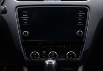 Подержанный автомобиль Skoda Octavia Liftback 2020 года (14 фото)