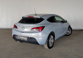 Подержанный автомобиль Opel Astra Hatchback 2012 года (7 фото)