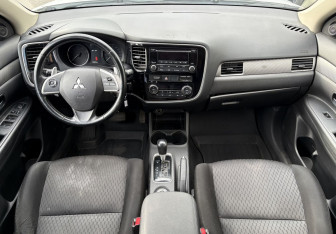 Подержанный автомобиль Mitsubishi Outlander 2013 года (10 фото)
