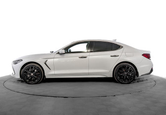 Подержанный автомобиль Genesis G70 2021 года (8 фото)