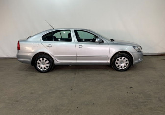 Подержанный автомобиль Skoda Octavia Liftback 2008 года (7 фото)