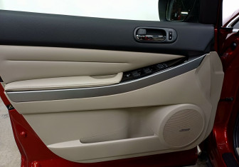 Подержанный автомобиль Mazda CX-7 2011 года (18 фото)