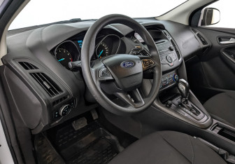 Подержанный автомобиль Ford Focus Wagon 2017 года (15 фото)