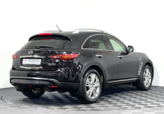 Подержанный автомобиль Infiniti QX70 2014 года (5 фото)