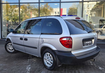 Подержанный автомобиль Dodge Caravan 2004 года (6 фото)