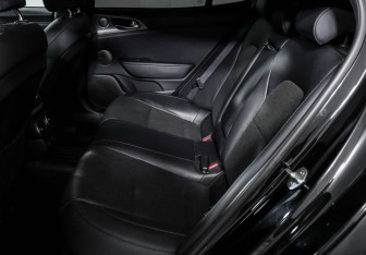 Подержанный автомобиль Kia Stinger 2018 года (10 фото)