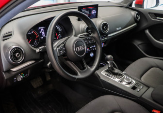 Подержанный автомобиль Audi A3 Sedan 2018 года (7 фото)